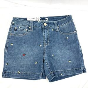 NEW Seven7 Weekend Denim Shorts 4 Embroidered Flowers Clean Hem 5” Inseam